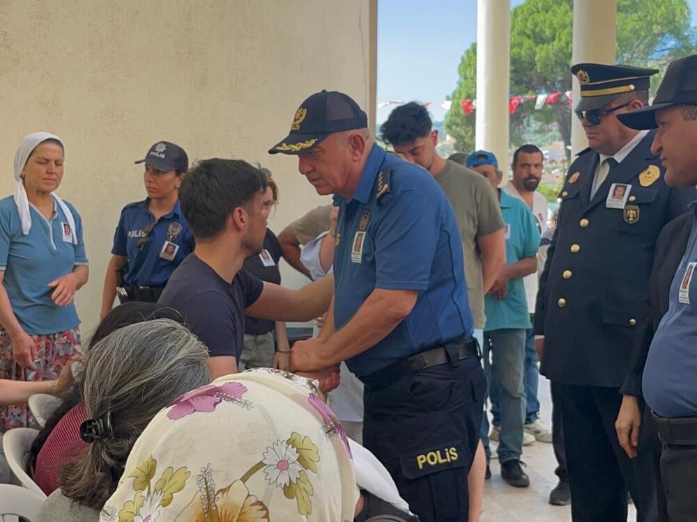 Bayındır'da Bekçi Merih Umutlu Gözyaşlarıyla Defnedildi 11