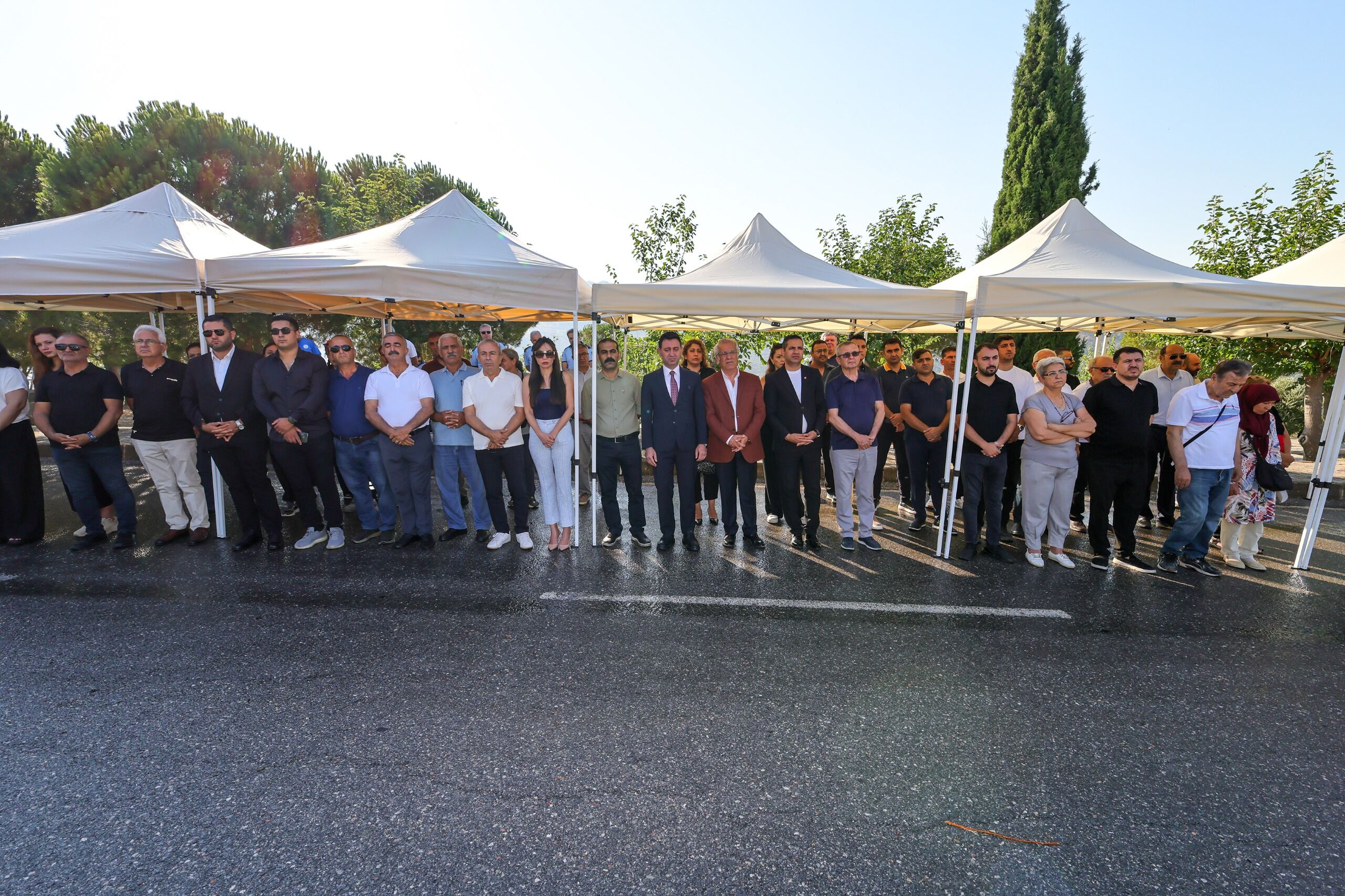 Bayraklı'da Madımak Anması Barış Güvercinleri Uçtu (1)