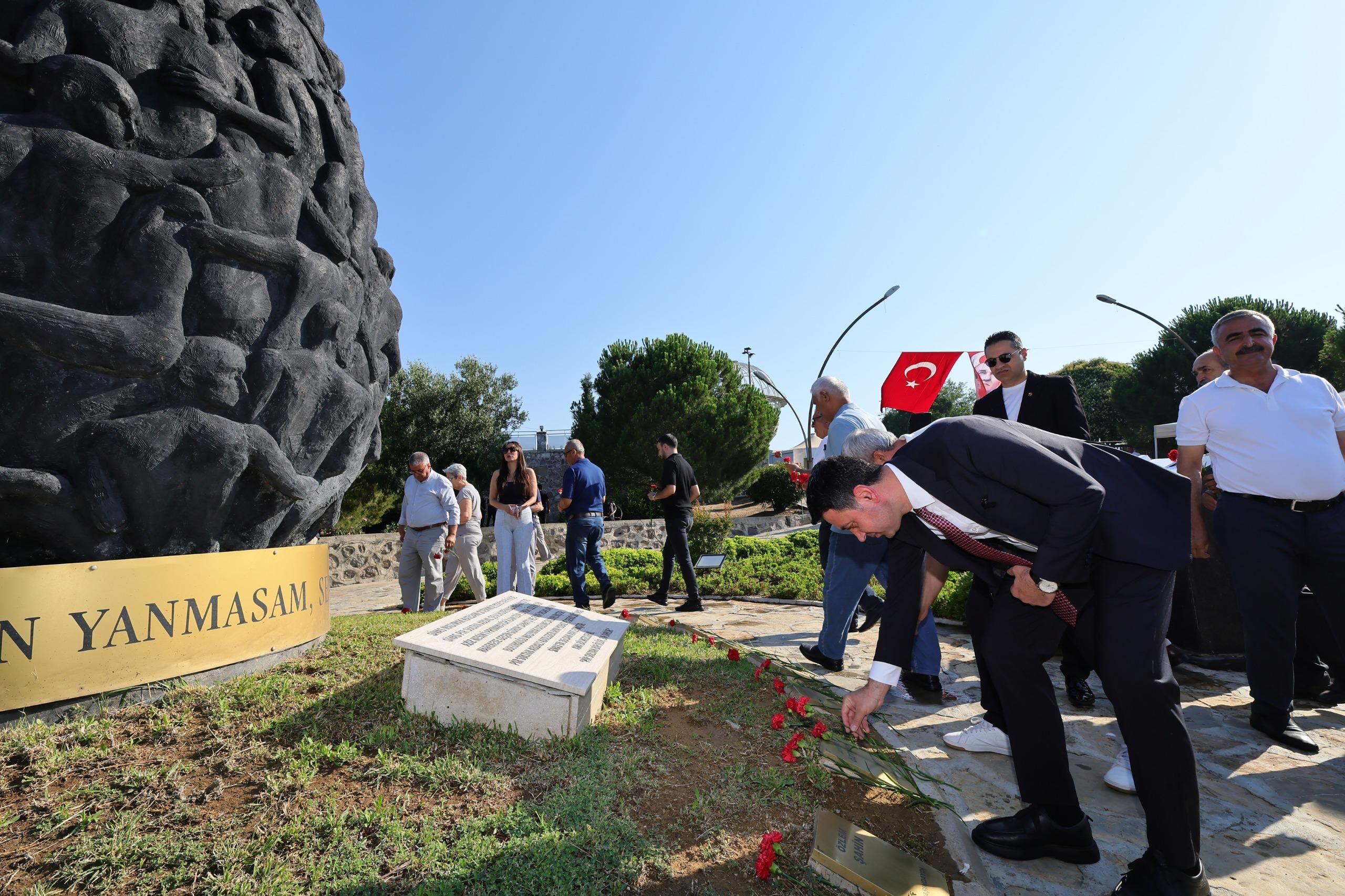 Bayraklı'da Madımak Anması Barış Güvercinleri Uçtu (3)