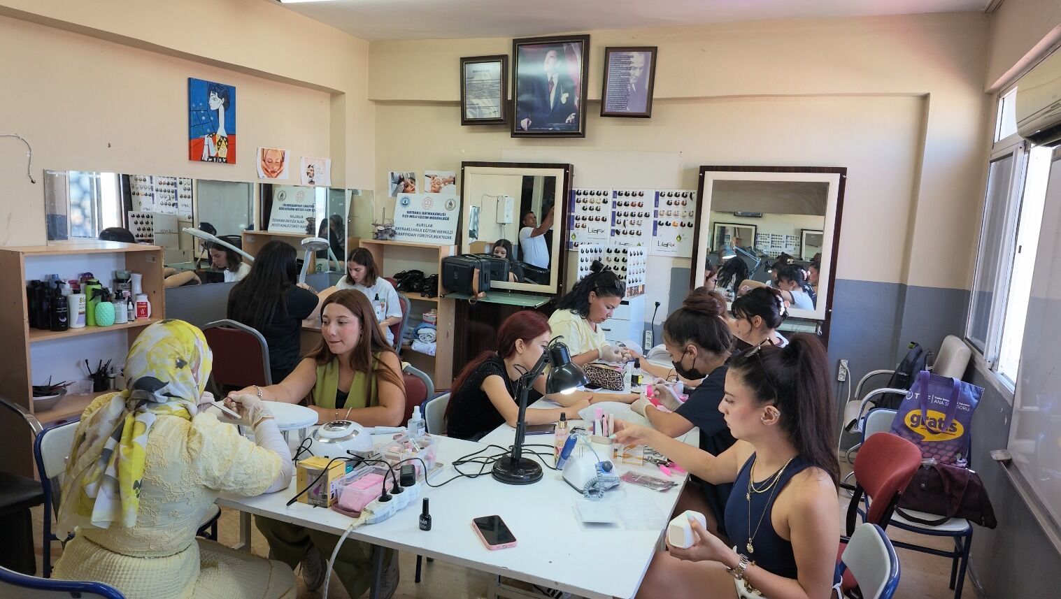 Bayraklı'da Ücretsiz Kurslar Kadınlara Meslek Kazandırıyor (2)