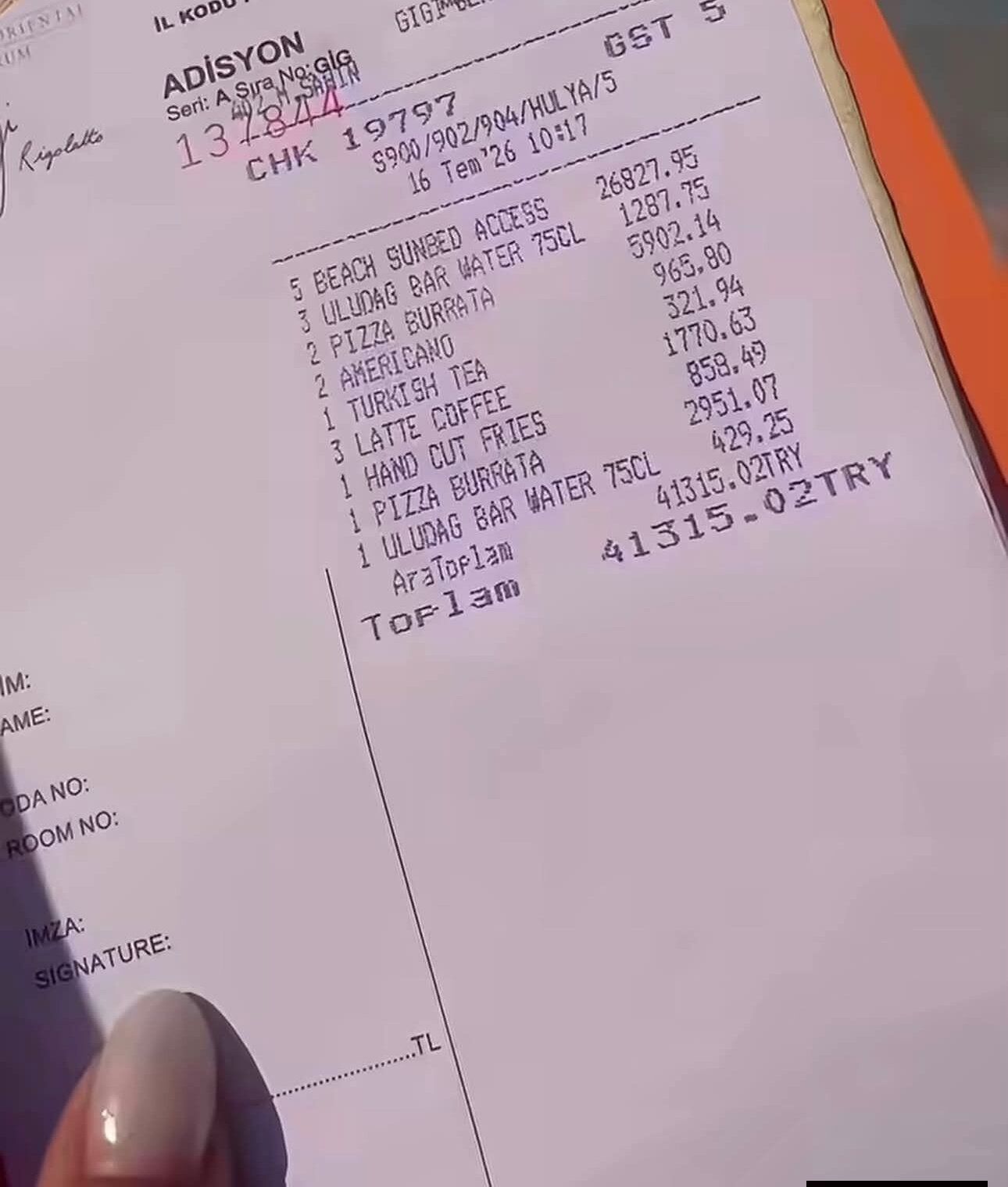Bodrum'da Gelen Adisyon Gündem Oldu... 3 Şişe Su Bin Lira!-1