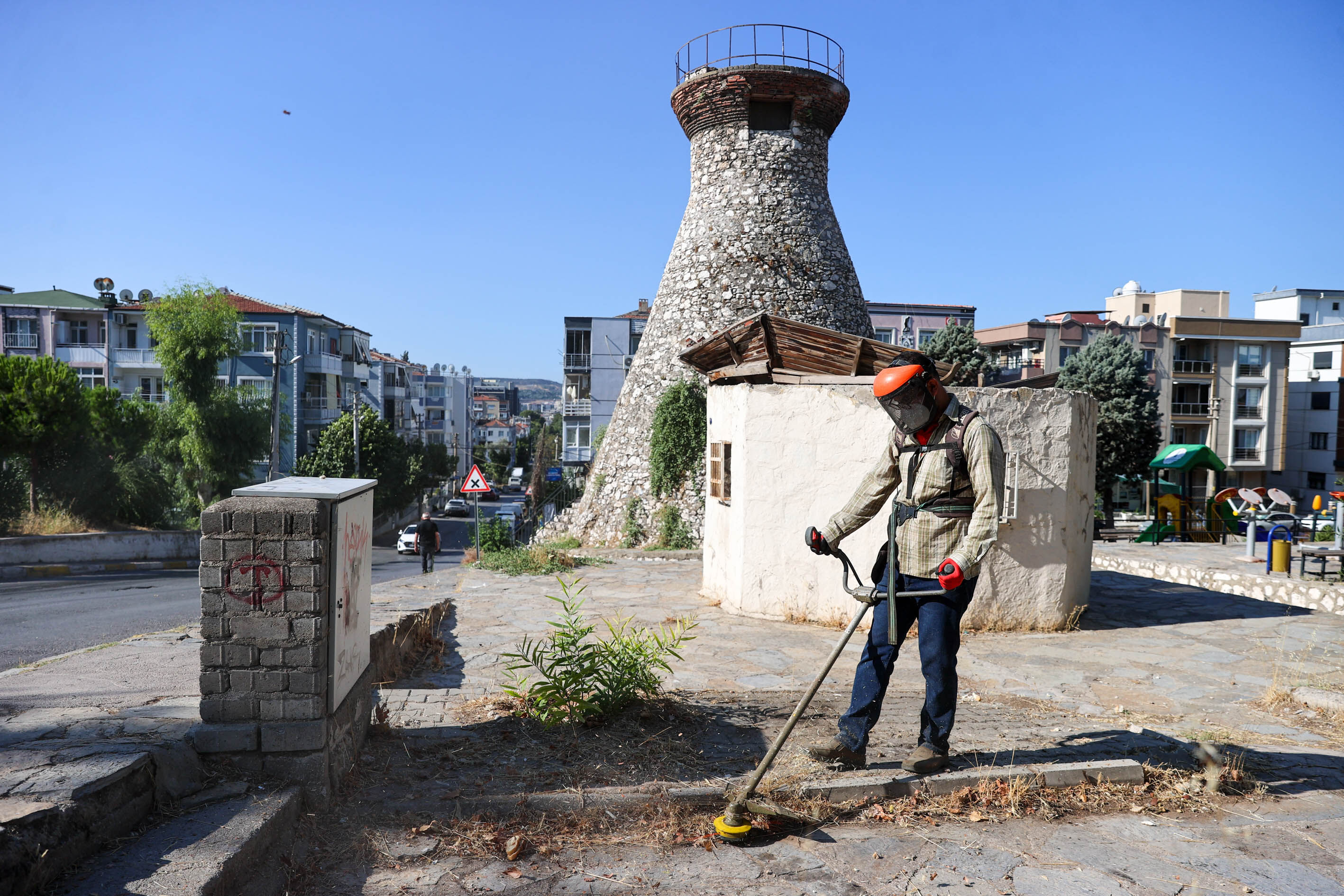 Buca'da Yaz Temizliği Hız Kazandı 47 Mahallede Çalışma (4)