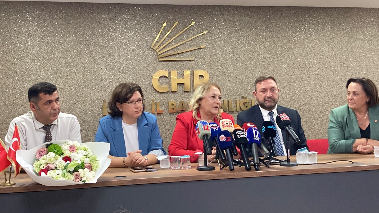 Chp İzmir'de Kadınlar Sahaya Indi Temiz Bir Sayfa Açıyoruz (1)-1