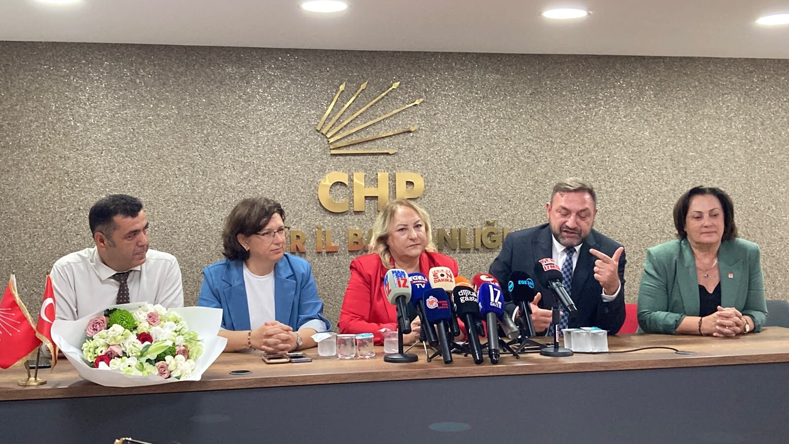 Chp İzmir'de Kadınlar Sahaya Indi Temiz Bir Sayfa Açıyoruz (3)