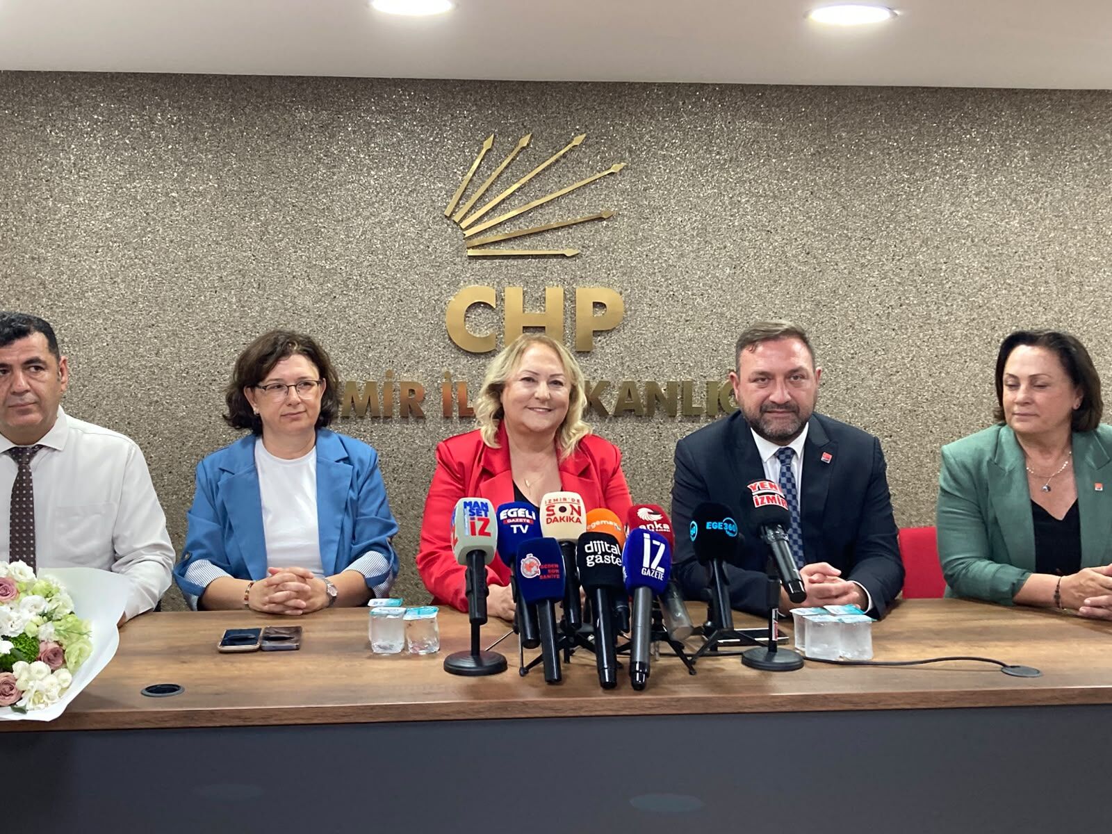 Chp İzmir'de Kadınlar Sahaya Indi Temiz Bir Sayfa Açıyoruz (5)