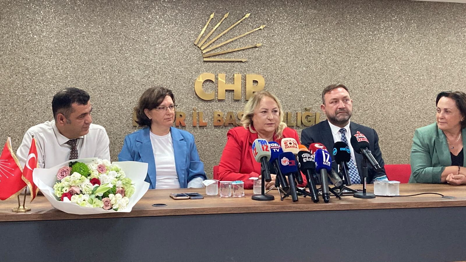 Chp İzmir'de Kadınlar Sahaya Indi Temiz Bir Sayfa Açıyoruz (8)