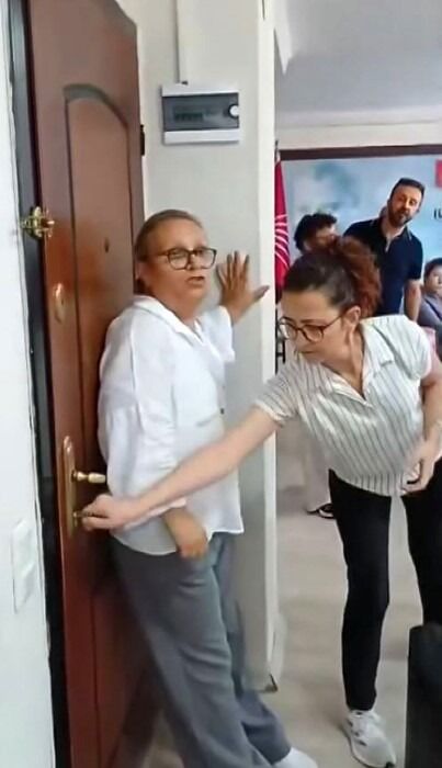 Chp Nazilli Ilçe Teşkilatında Devir Teslim Krizi 11