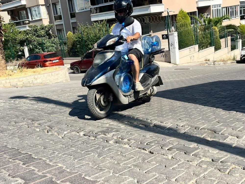 Çukurdan Kaçmak Için Yavaşlayan Motosikletliyi Böyle Darp Etti 22