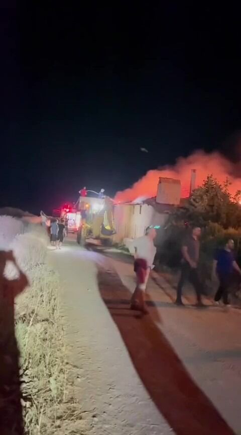 Denizli'de Alevlerin Sardığı Ahır Küle Döndü 111