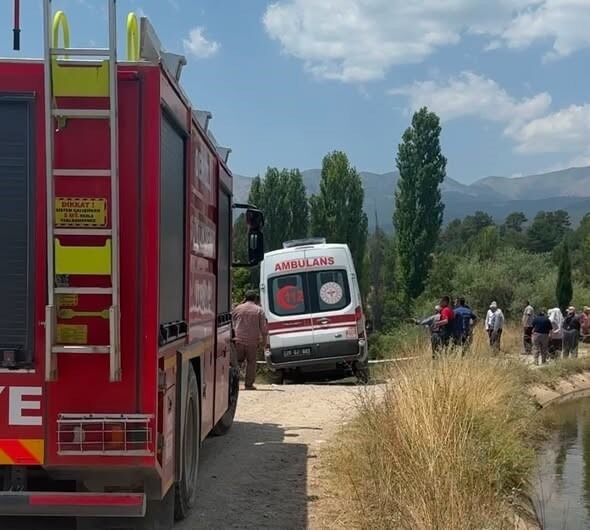 Denizli’de Tarlaya Giden Genç Kadın Traktör Kazasında Can Verdi