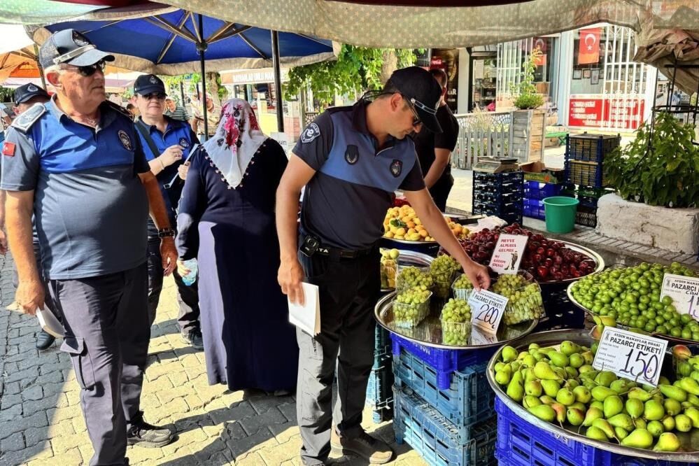 Efeler'deki Pazarlarda Etiket Ve Fiyat Denetimi Yapıldı 111
