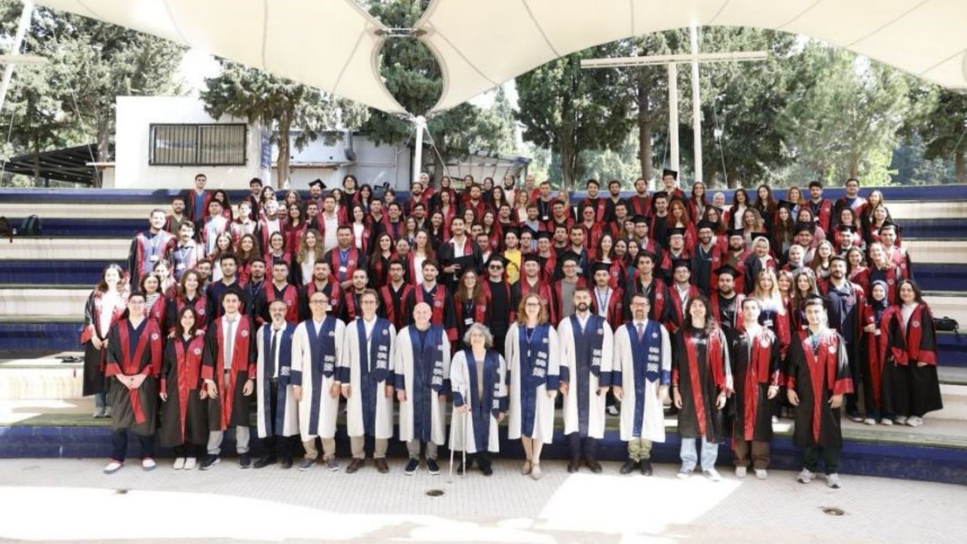 Ege Üniversitesi Tıp Fakültesi Yeni Hekim Adaylarını Bekliyor (1)