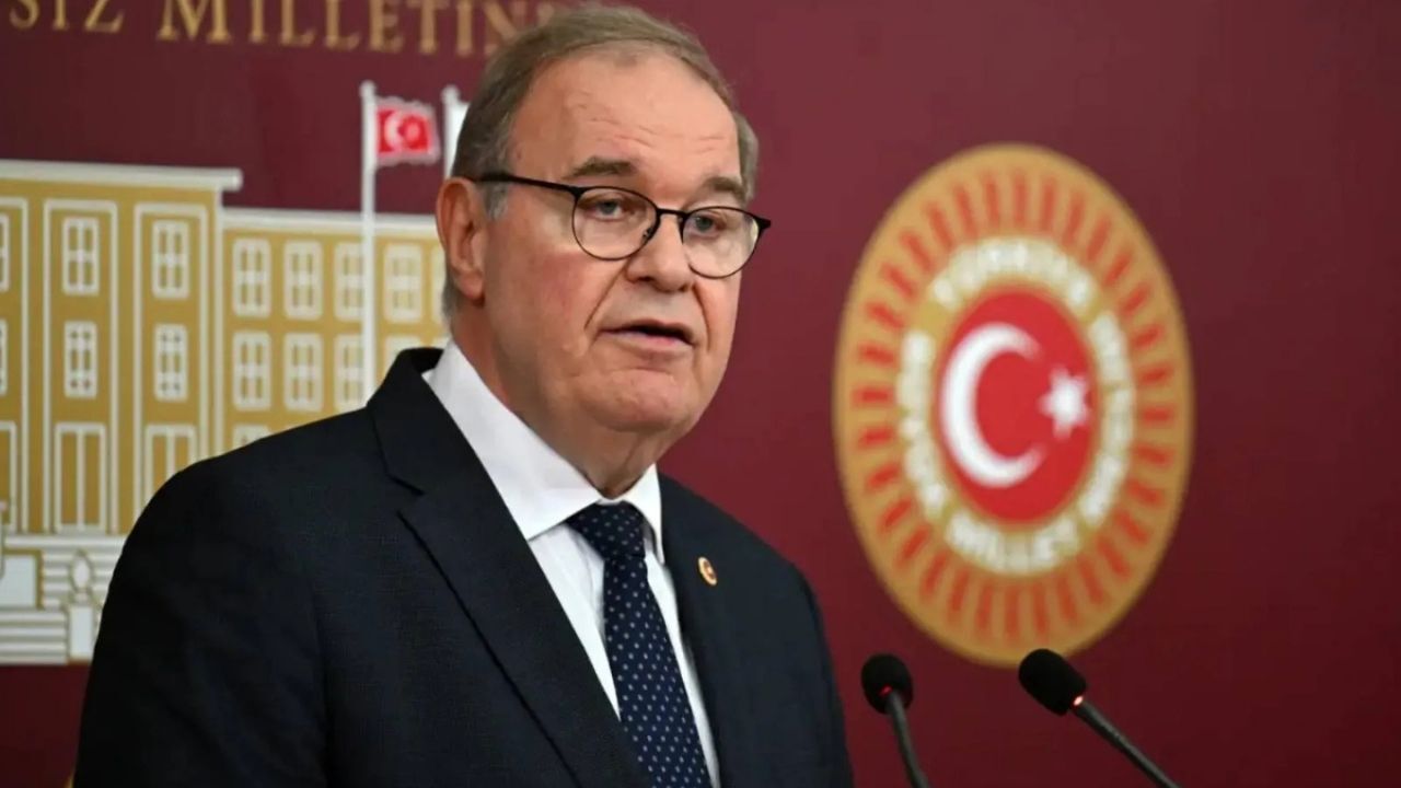 Faik Öztrak Kimdir