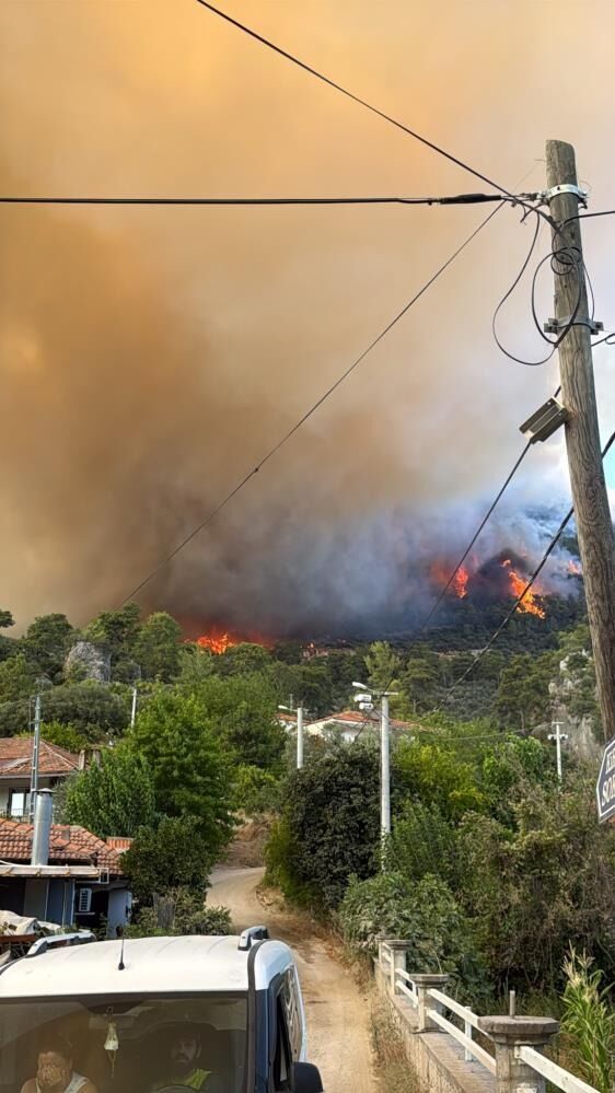 Fethiye’de Orman Yangınını Söndürmek Için Ekipler Seferber Oldu