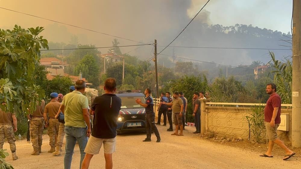 Fethiye’deki Yangın 4 Saattir Sürüyor