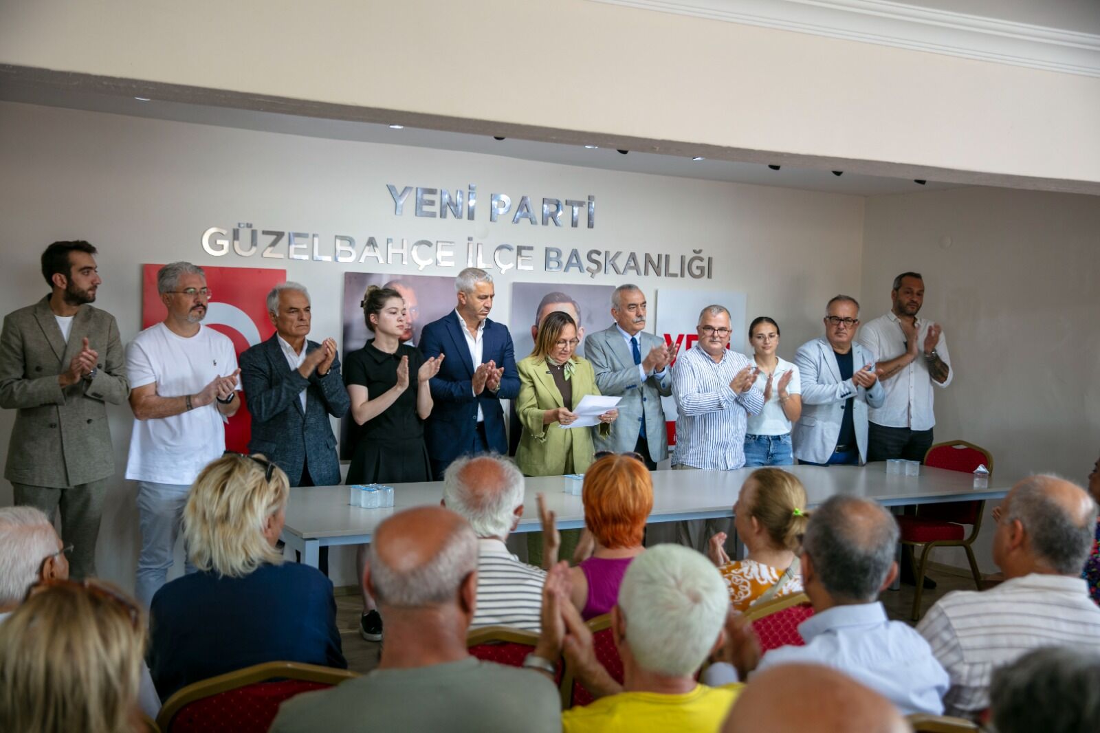 Güzelbahçe’de Chp’den Toplu Istifa Ayşe Akın Ve 10 Meclis Üyesi Yeni Parti’ye Geçti (3)