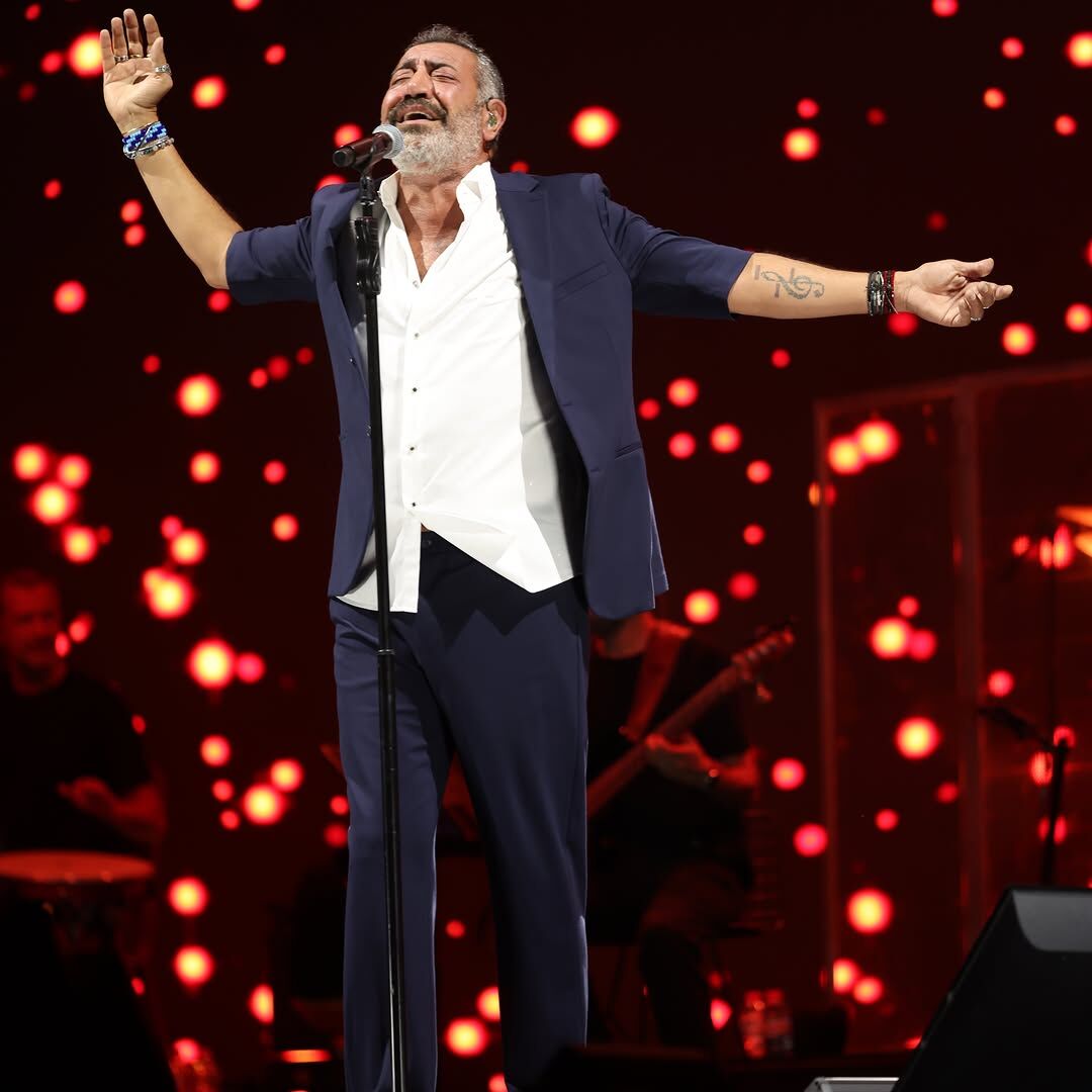 Hakan Altun Sahnede Döktürdü (1)-1