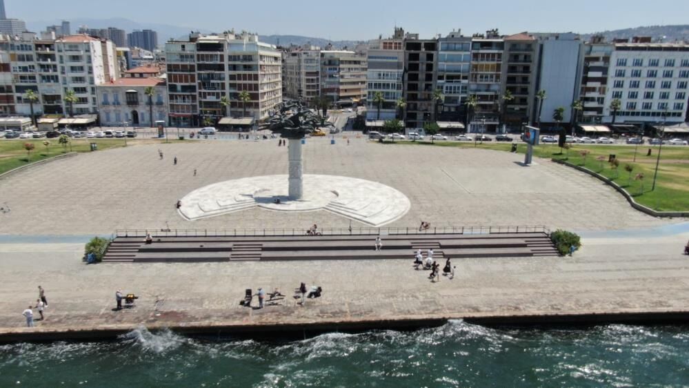 İzmir Kordon'da 'Sıcak' Sessizlik 00