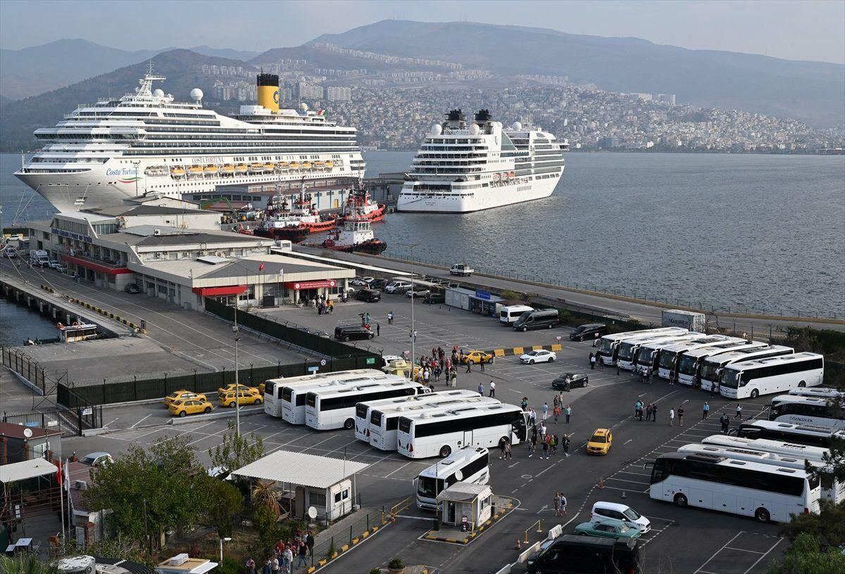 İzmir Limanlarında Kruvaziyer Bereketi 22