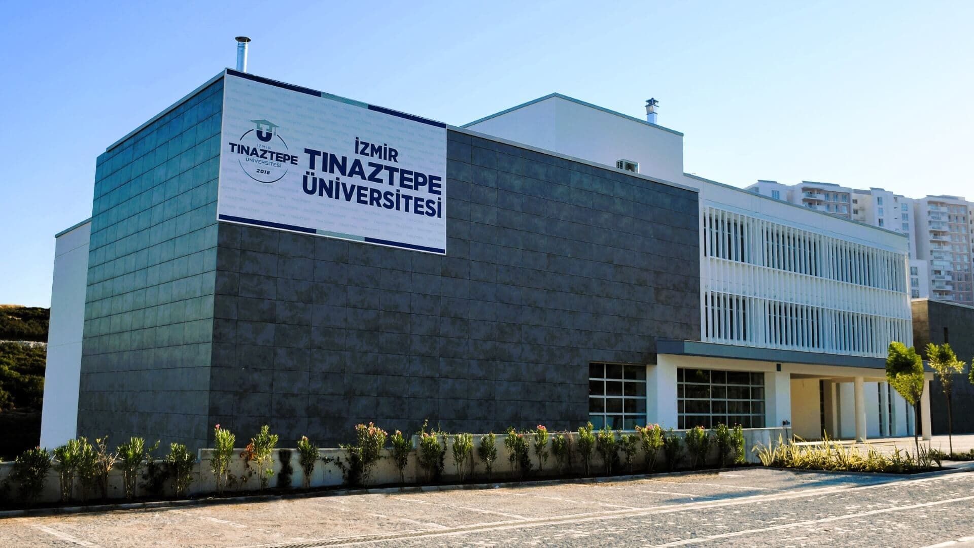 İzmir Tınaztepe Üniversitesi 11