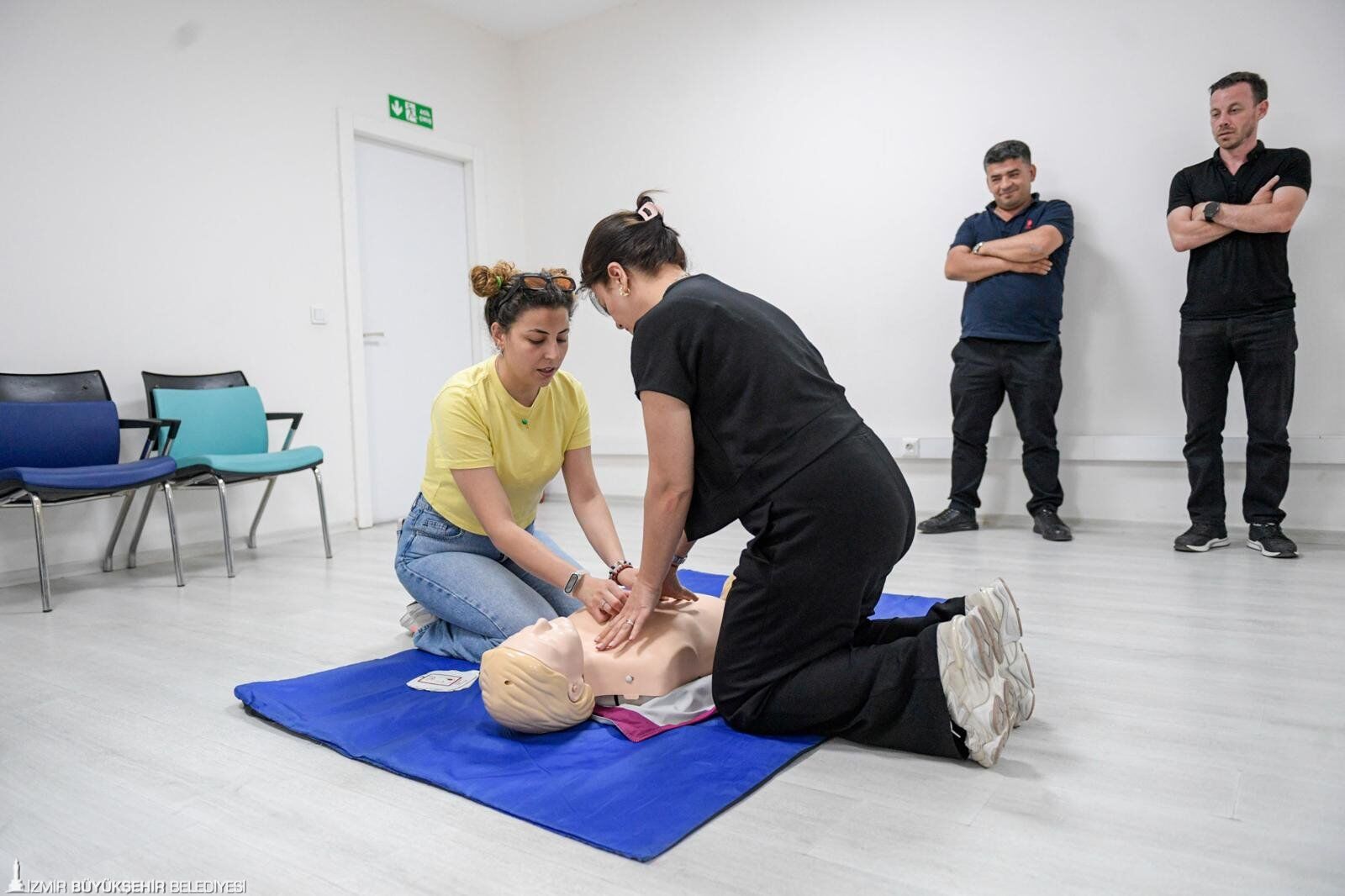 İzmir'de Binlerce Kişi Hayat Kurtarmaya Hazırlanıyor Büyükşehir'den 4 Bin 600'Den Fazla Kişiye Eğitim (3)