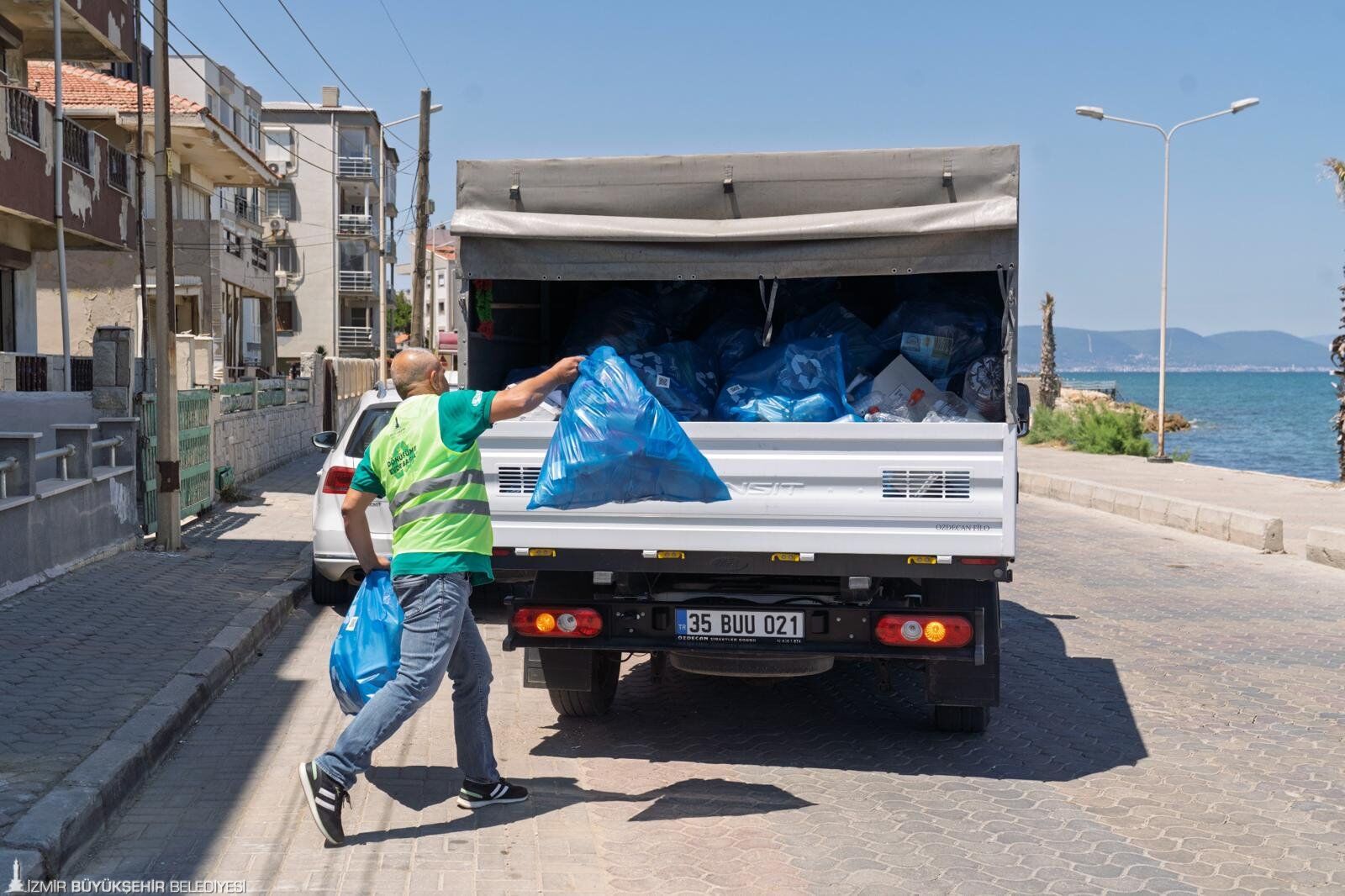 İzmir’de Çevre Devrimi Geri Dönüşüm Kapıya Geldi! (2)