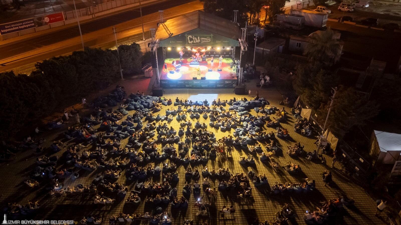 İzmir'de Çim Konserleri Coşkusu Evrim Özkaynak Ile Sürdü (3)