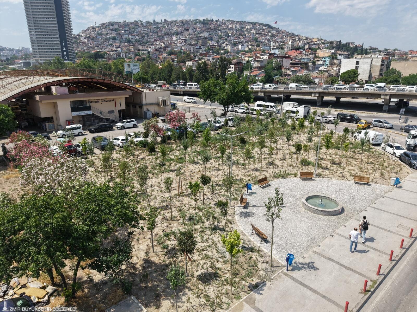 İzmir'de Eski Benzin Istasyonu Mikro Ormana Dönüştürüldü (1)