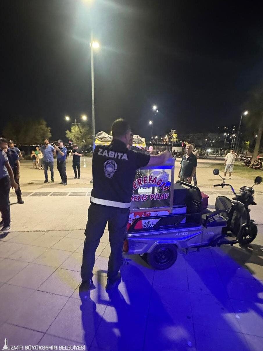 İzmir'de Izinsiz Seyyar Satış Faaliyetlerine Ortak Denetim (3)