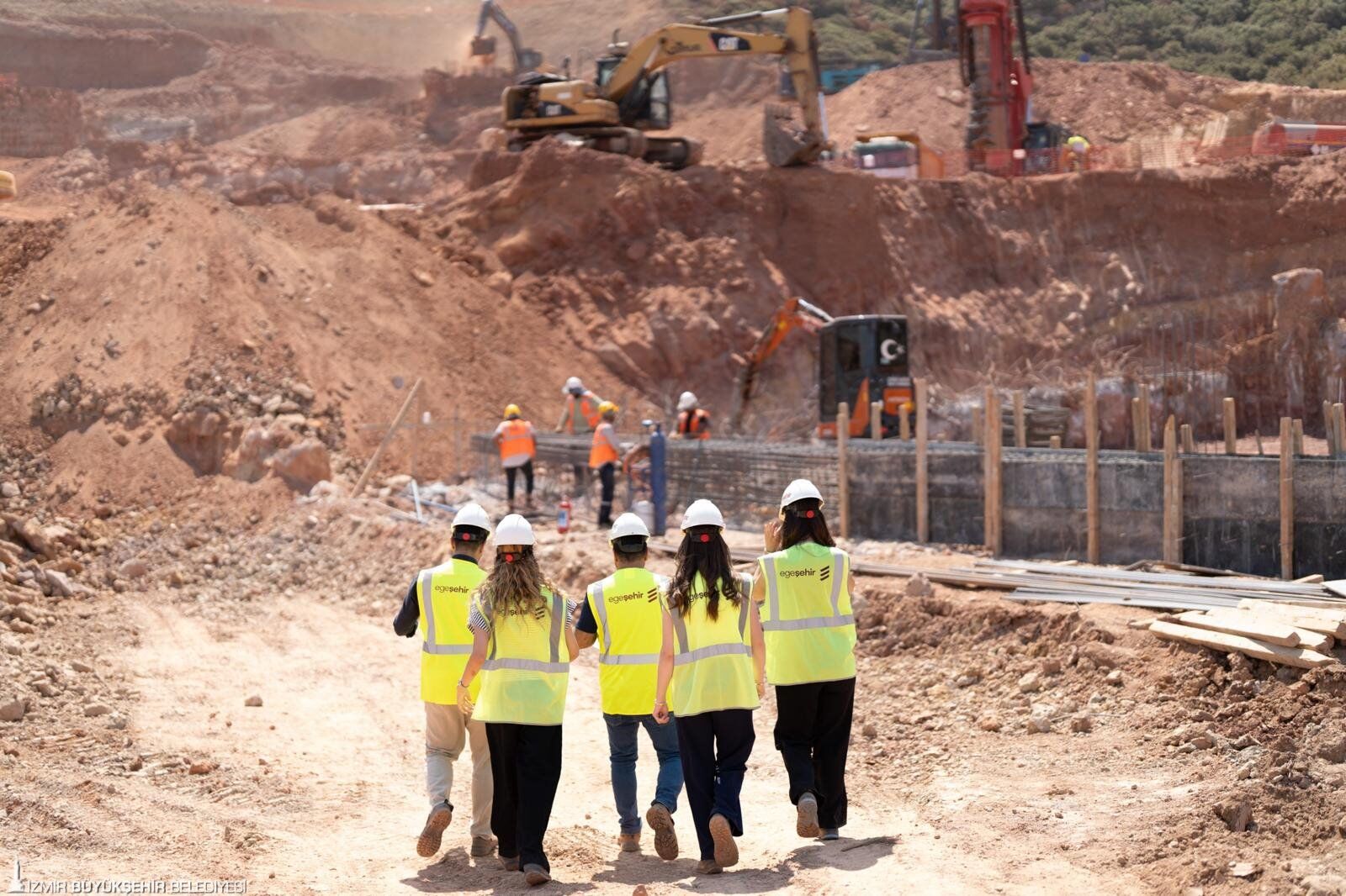 İzmir'de Kadınlar Inşaat Sektörüne Mor Baret Ile Hazırlanıyor (1)-1