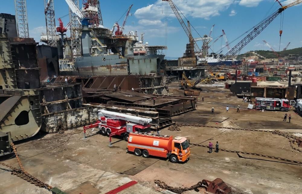 İzmir'de Yakıt Tankerinde Korkutan Yangın 11