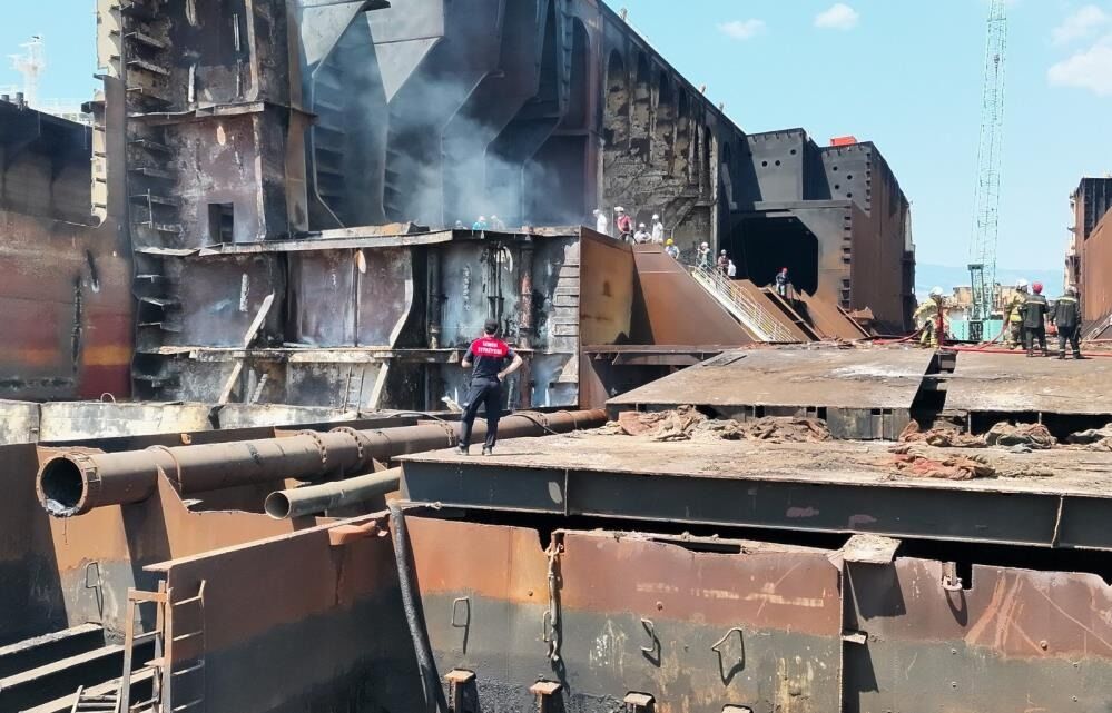 İzmir'de Yakıt Tankerinde Korkutan Yangın 22