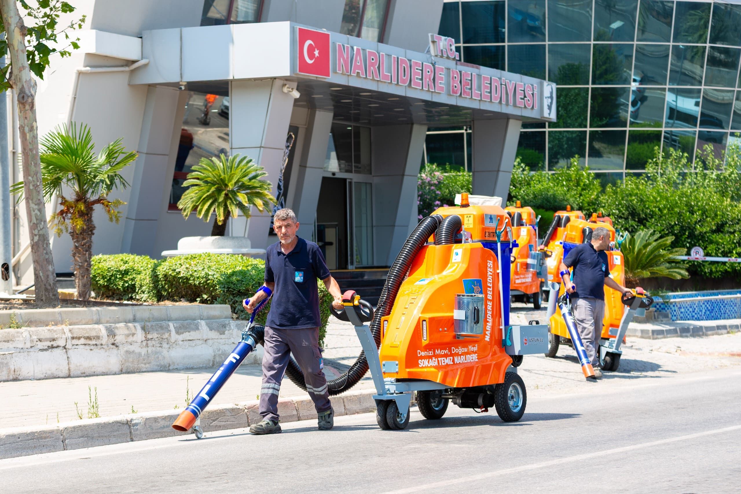 İzmir'in Sokaklarında Artık Filler Geziyor! (2)