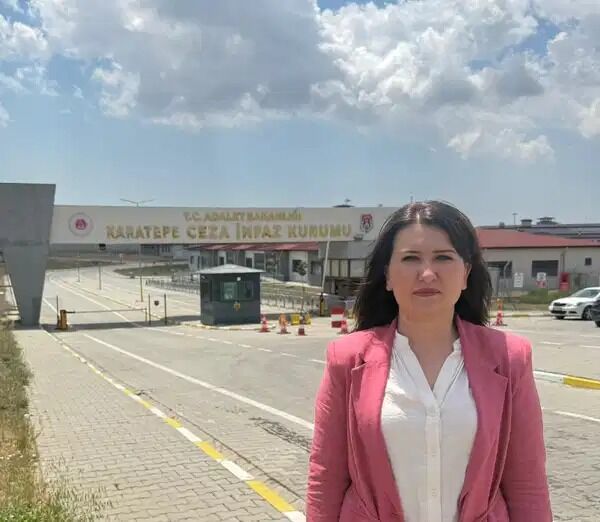 İzmirli Vekilden Deniz Göktaş'a Cezaevinde Ziyaret! (1)-1