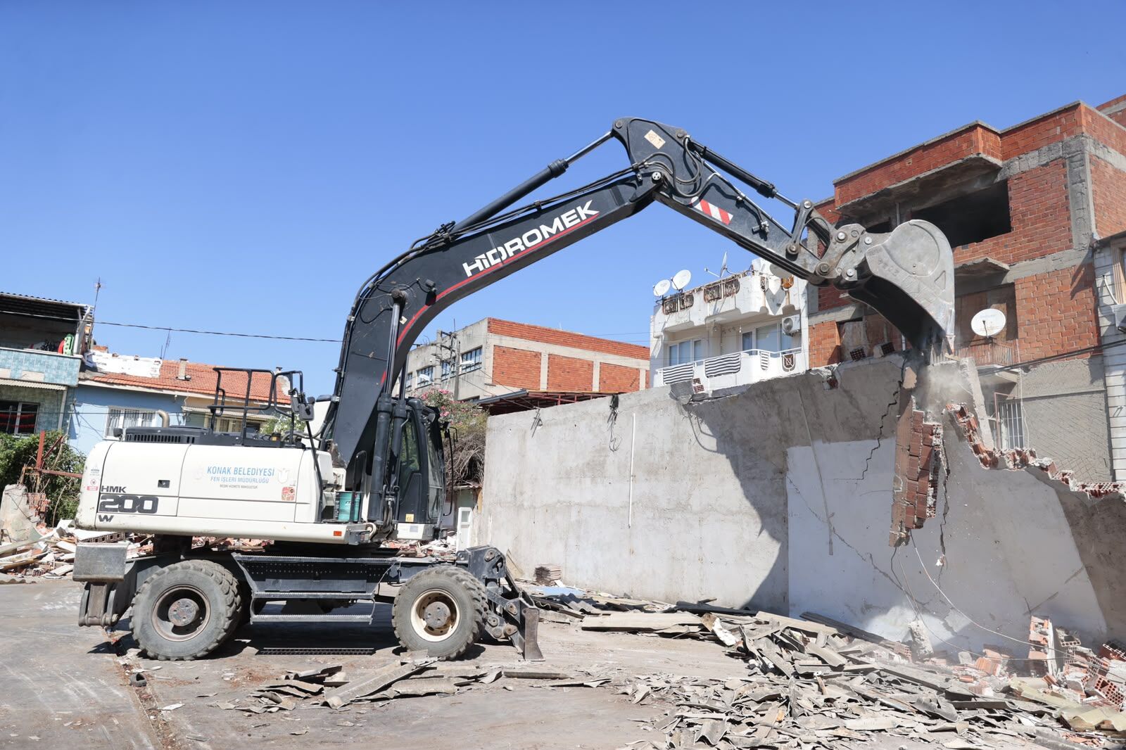 Kaçak Yapılaşmaya Sıfır Tolerans! Ruhsatsız Binalar Tek Tek Yıkılıyor (5)