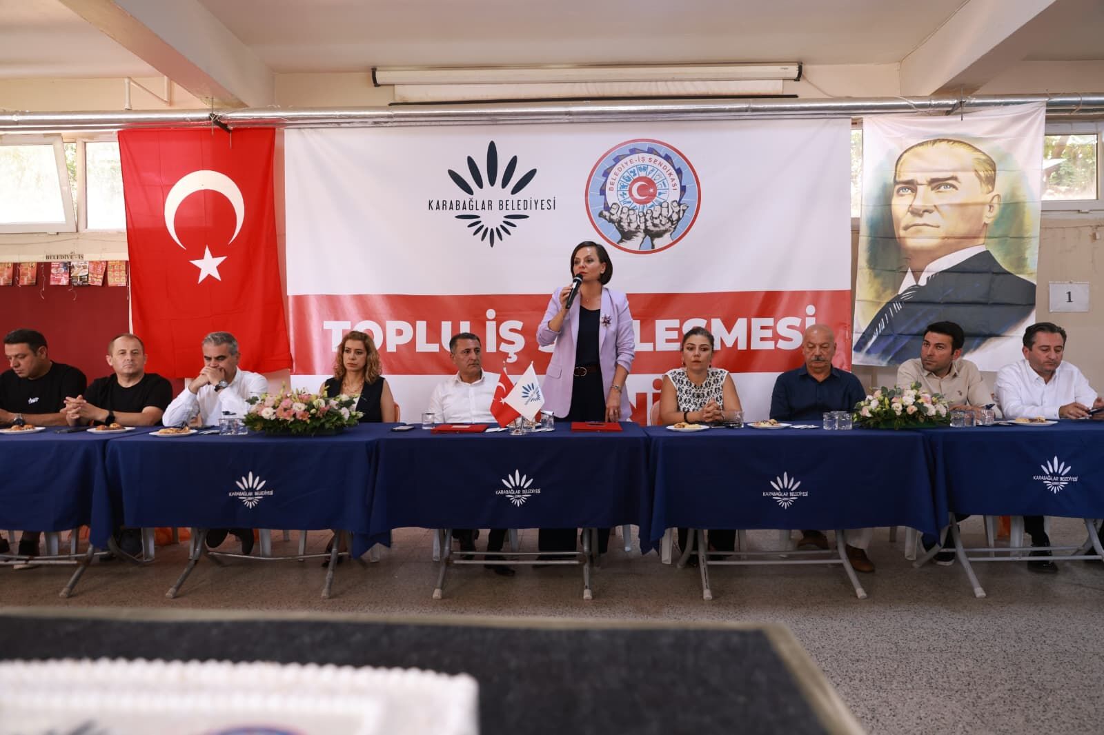Karabağlar Belediyesi'nde Toplu Iş Sözleşmesi Sevinci (1)-1