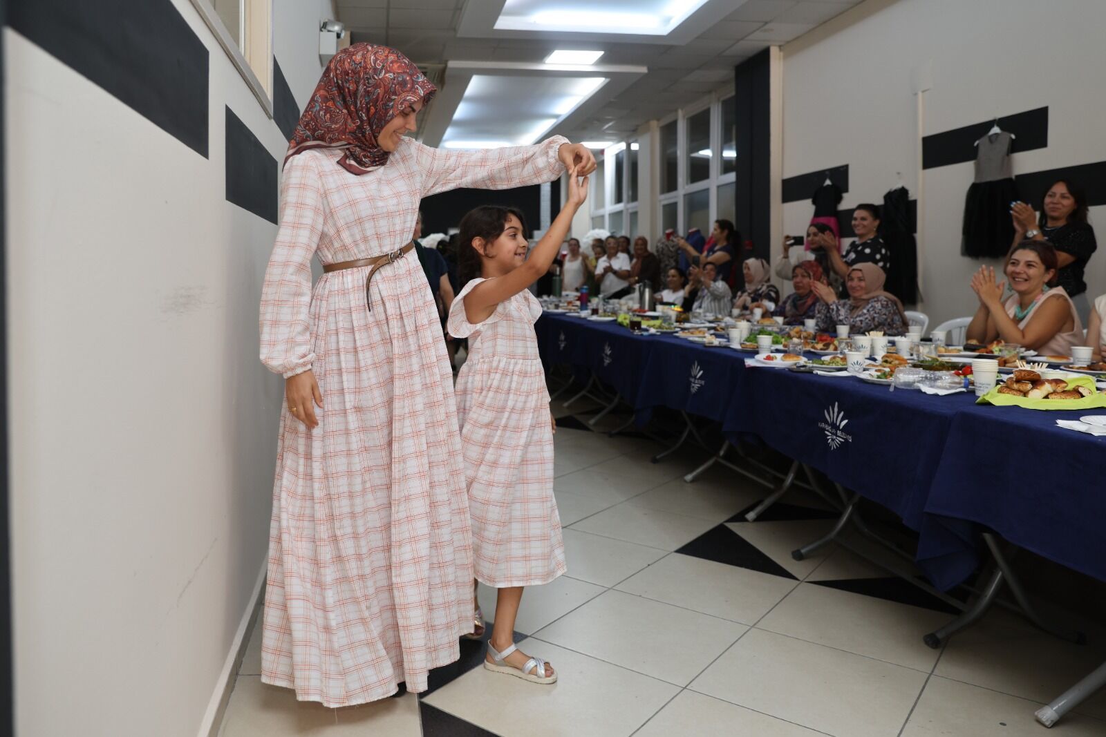 Karabağlar Tekstil Akademi'de Kadınların Emeği Defileyle Taçlandı (4)