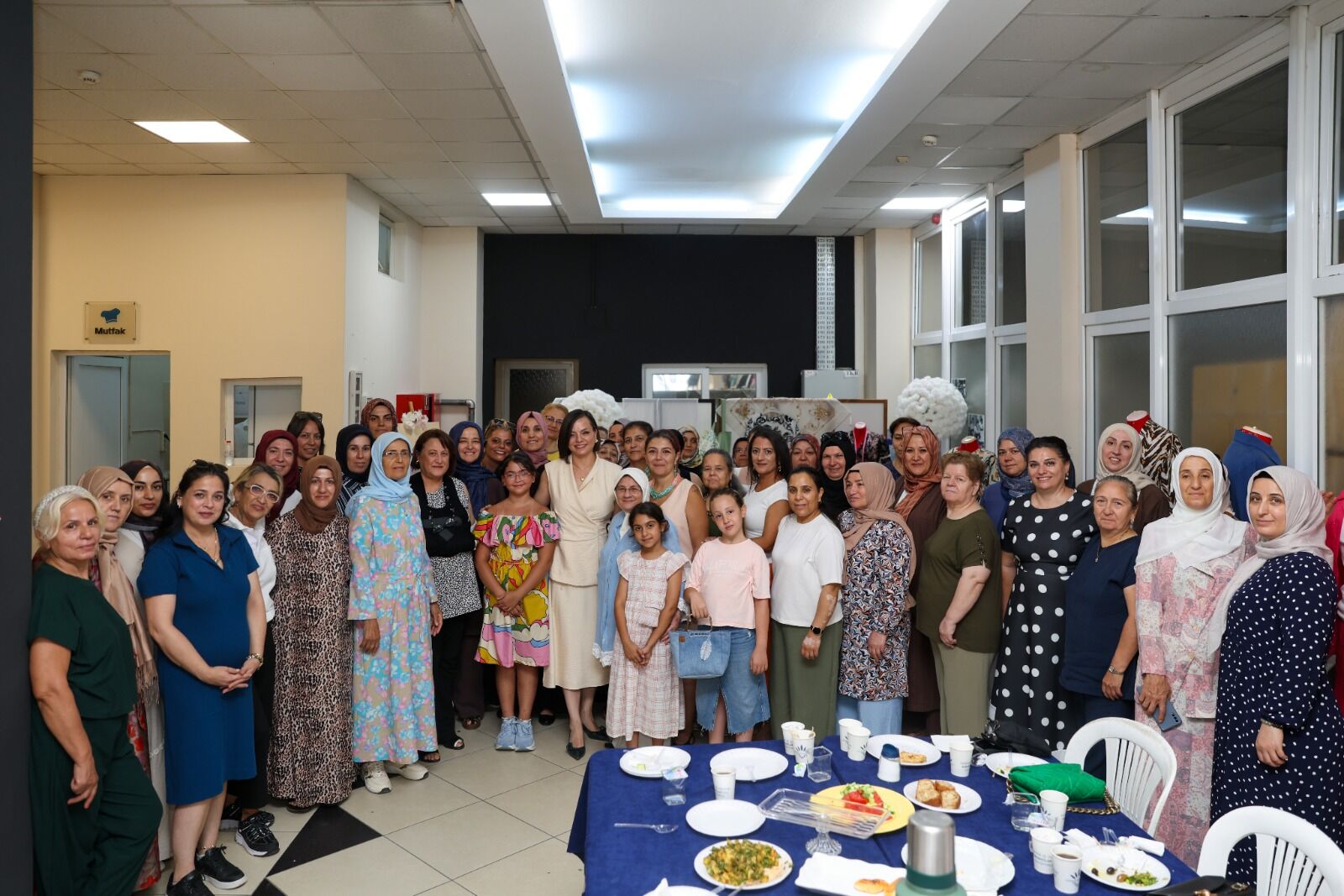 Karabağlar Tekstil Akademi'de Kadınların Emeği Defileyle Taçlandı (5)