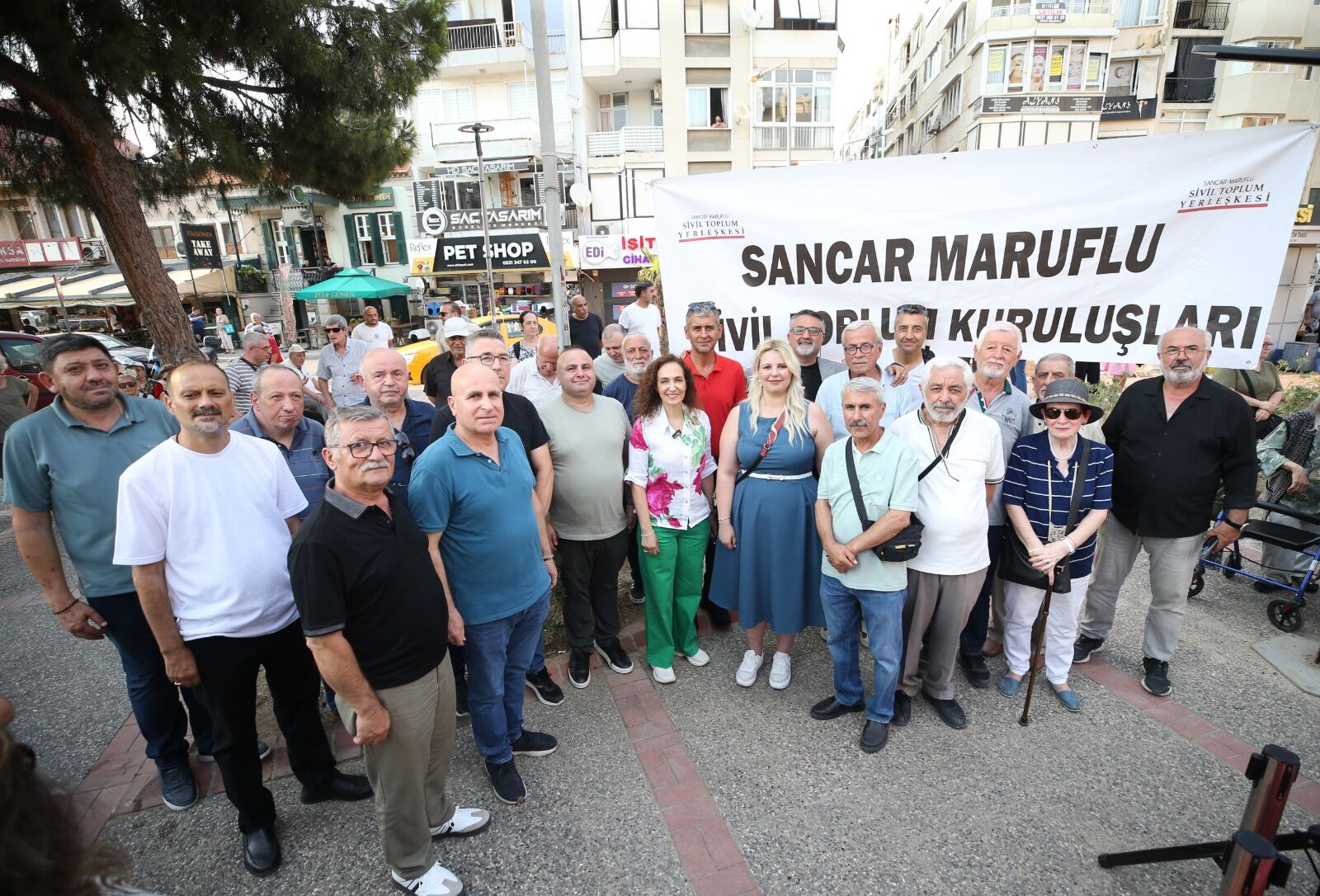 Karşıyakalılar Aşurenin Bereketini Paylaştı (3)