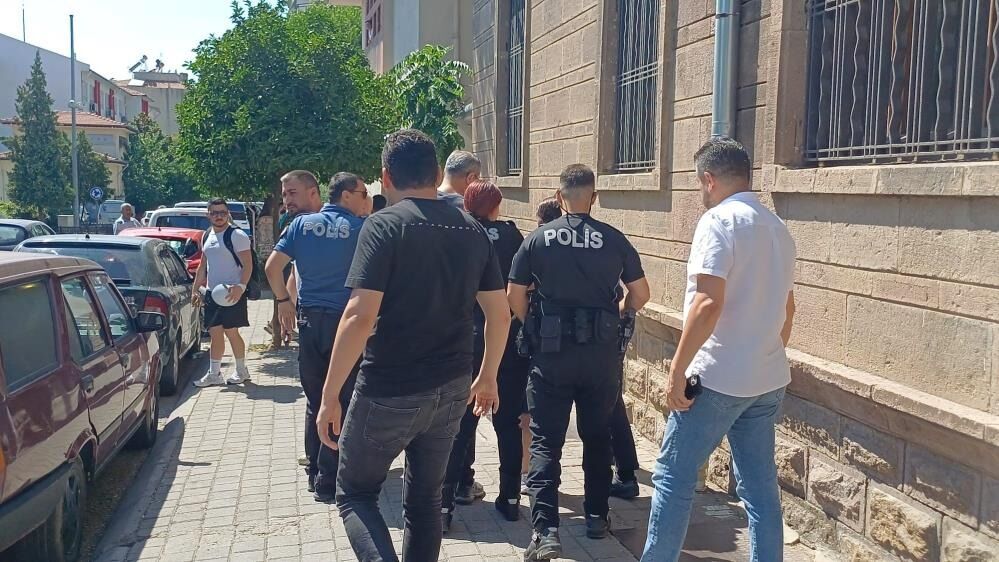 Kimlik Vermek Istemeyen Kadın Polislere Zor Anlar Yaşattı 111
