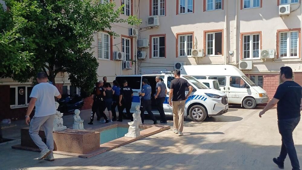 Kimlik Vermek Istemeyen Kadın Polislere Zor Anlar Yaşattı 22