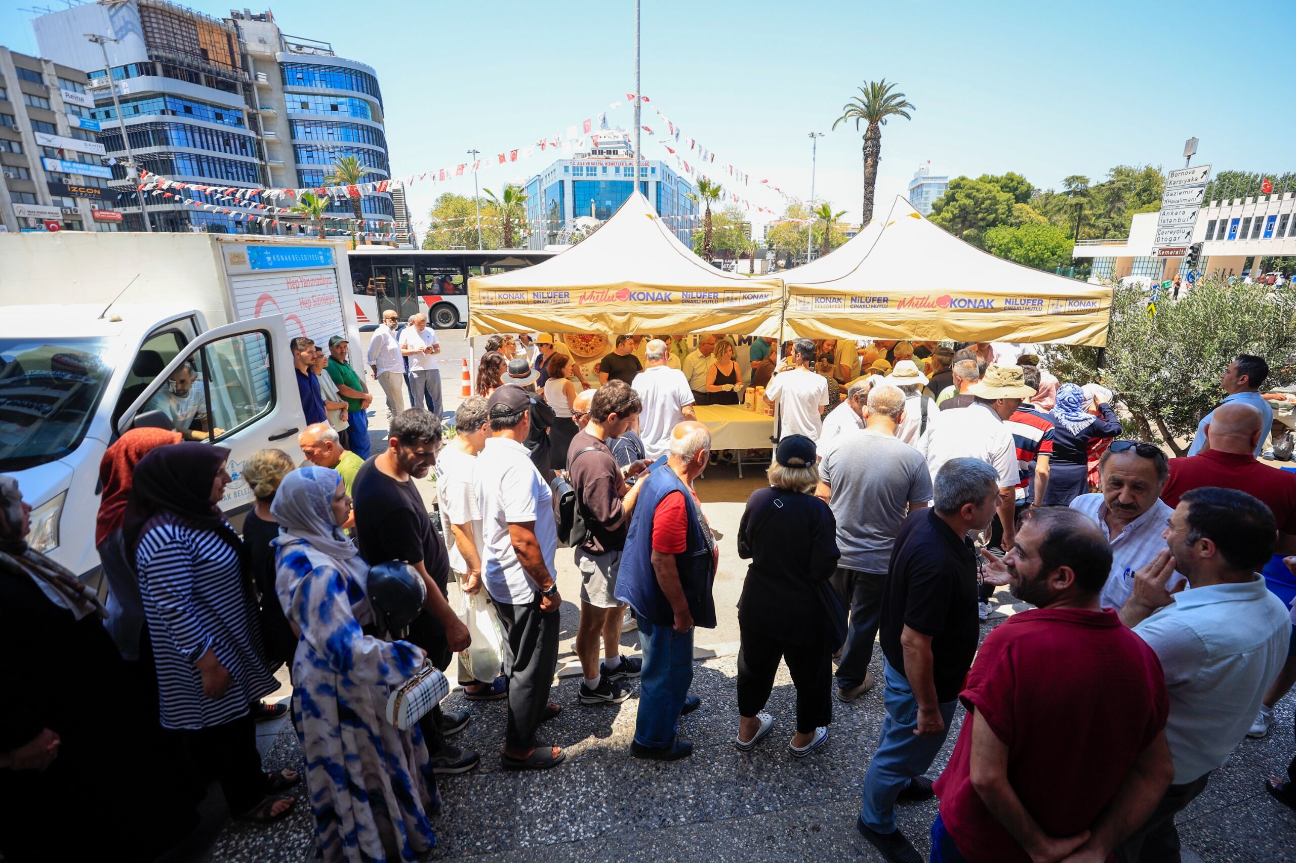 Konak'ın Farklı Noktalarında Aşure Kazanı Kaynayacak Program Belli Oldu (1)