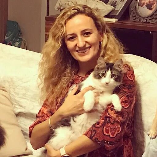 Konak'ta Can Dostlarımızın Akıbeti Belirsiz Bu Sıcakta Onlarca Köpek Bir Arada!