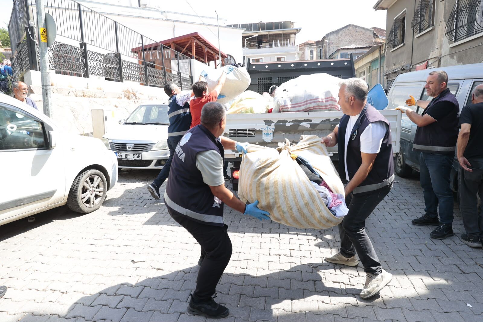 Konak'ta Seyyar Satıcılara Müdahale! (2)