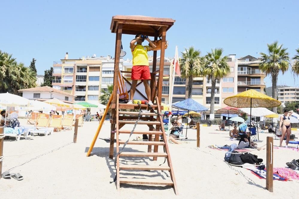 Kuşadası Sahillerinde Güvenlik Ön Planda 11