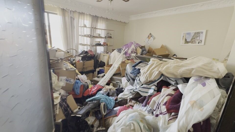 Kuşadası'nda Çöp Evden 2,3 Ton Atık Çıkarıldı 222