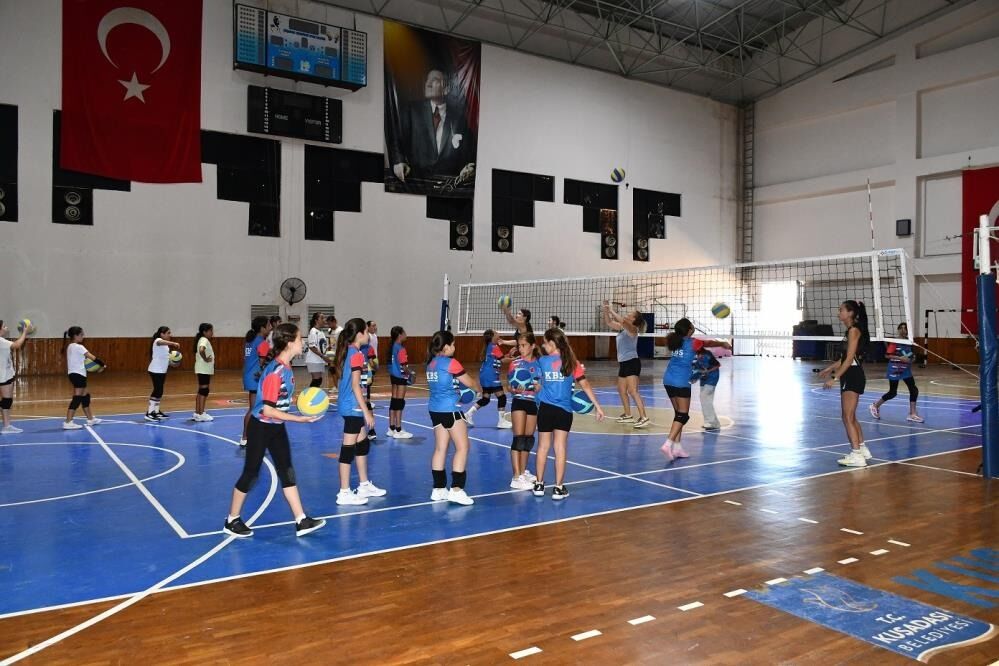 Kuşadası'nda Ücretsiz Yaz Spor Okulları Kapılarını Açtı 44