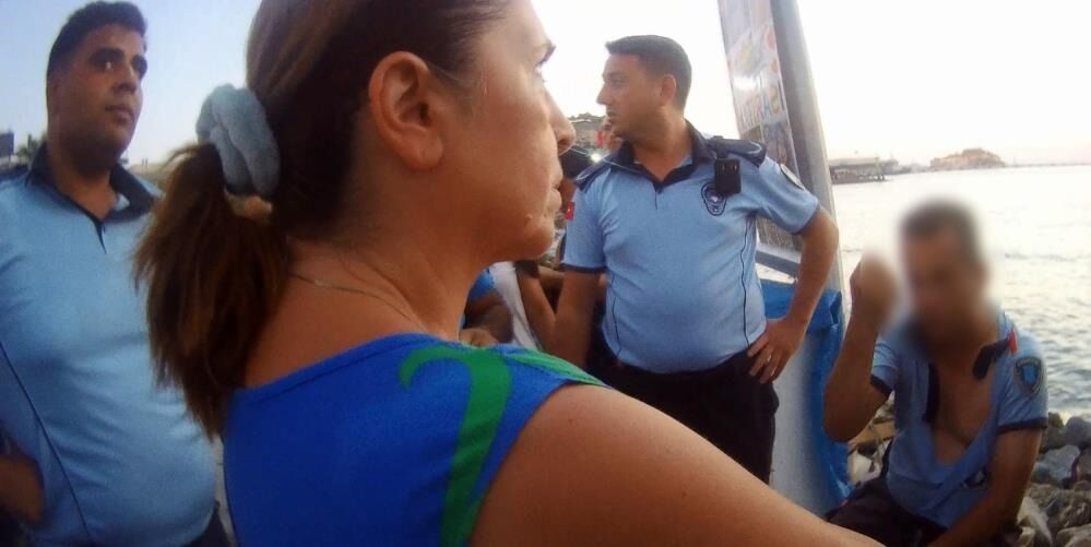 Kuşadası’nda Zabıtayı Taş Ve Sopayla Darp Eden 2 Kadın Dilenci Tutuklandı! 11