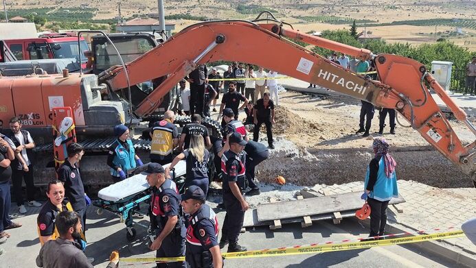 Malatya'da Göçük Altında Kalan Işçilerden Acı Haber! (2)