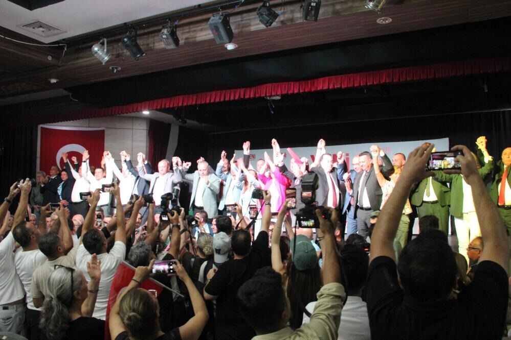 Manisa'da 15 Chp'li Belediye Başkanı Yeni̇ Parti'ye Katıldı 44